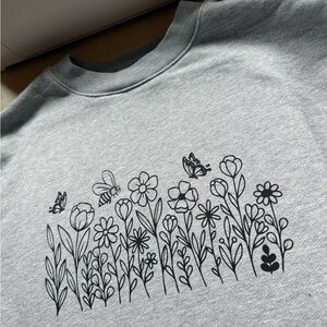 ALO Yoga Gray Size Small Sweatshirt with Floral Design